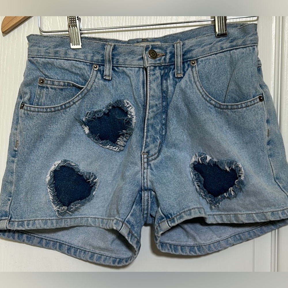 Vintage 90’s County Seat Denim Heart Patches Shorts Size 3/4 100% cotton Y2K